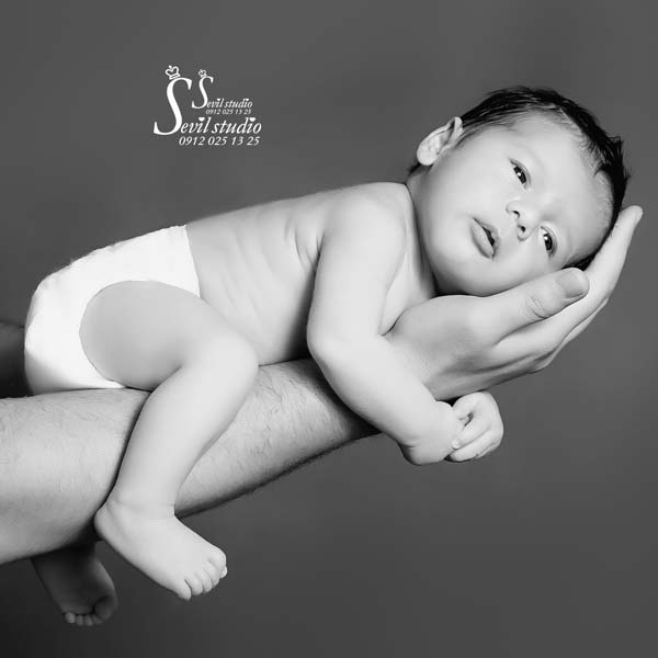 عکس نوزاد سیاه سفید